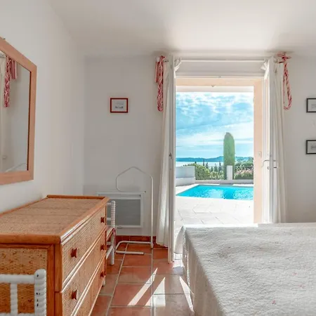 Villa La Chantyviere Villa vue Exceptionnelle 180 degrés sur Golf Tropez, accès plage privée *