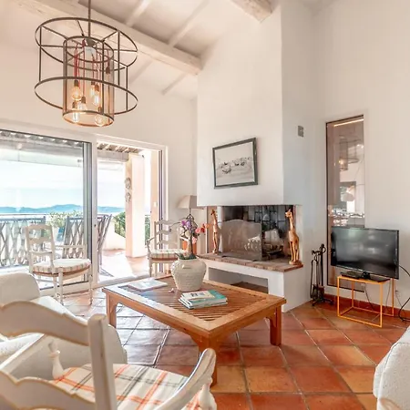 La Chantyviere Villa vue Exceptionnelle 180 degrés sur Golf Tropez, accès plage privée * Sainte-Maxime