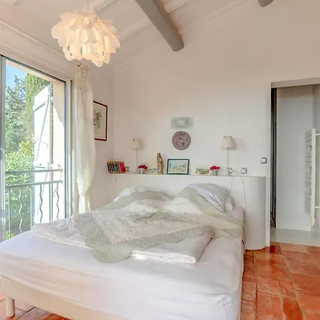 La Chantyviere Villa vue Exceptionnelle 180 degrés sur Golf Tropez, accès plage privée Villa