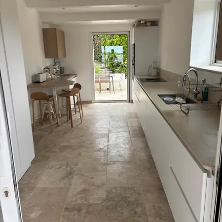 La Chantyviere Villa vue Exceptionnelle 180 degrés sur Golf Tropez, accès plage privée
