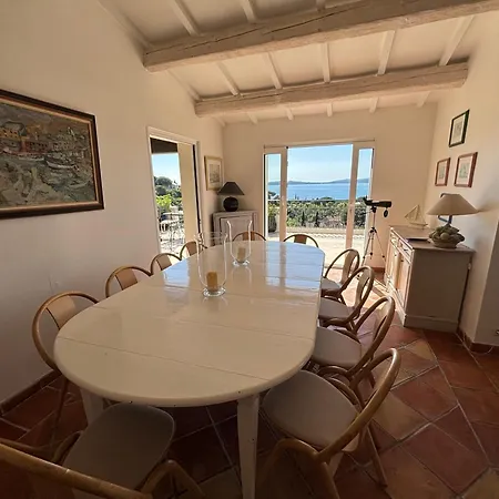 La Chantyviere Villa vue Exceptionnelle 180 degrés sur Golf Tropez, accès plage privée Sainte-Maxime