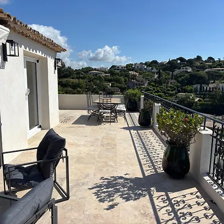 Villa La Chantyviere Villa vue Exceptionnelle 180 degrés sur Golf Tropez, accès plage privée
