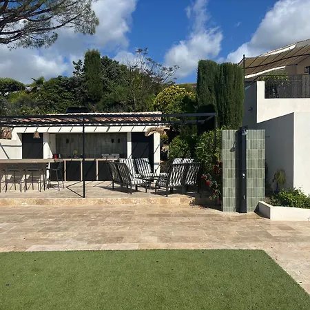 Villa La Chantyviere Villa vue Exceptionnelle 180 degrés sur Golf Tropez, accès plage privée *