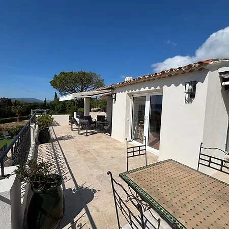 La Chantyviere Villa vue Exceptionnelle 180 degrés sur Golf Tropez, accès plage privée Sainte-Maxime