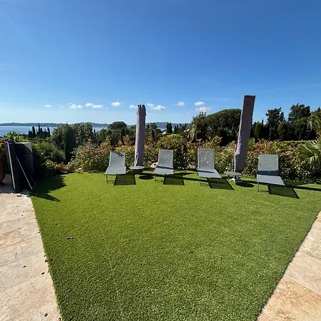 La Chantyviere Villa vue Exceptionnelle 180 degrés sur Golf Tropez, accès plage privée Villa Sainte-Maxime