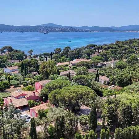 La Chantyviere Villa vue Exceptionnelle 180 degrés sur Golf Tropez, accès plage privée Villa