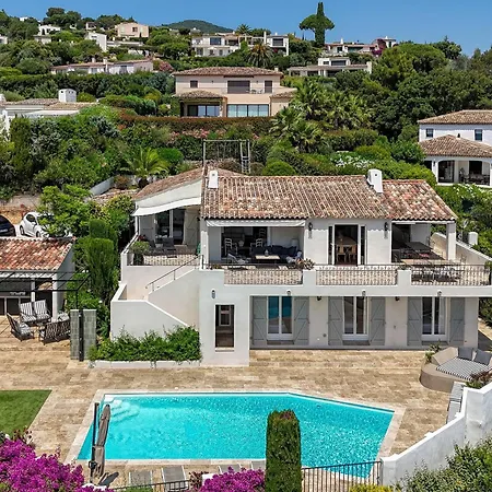 La Chantyviere Villa vue Exceptionnelle 180 degrés sur Golf Tropez, accès plage privée Villa Sainte-Maxime