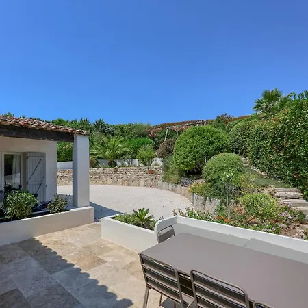 La Chantyviere Villa vue Exceptionnelle 180 degrés sur Golf Tropez, accès plage privée