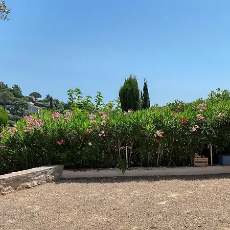Villa La Chantyviere Villa vue Exceptionnelle 180 degrés sur Golf Tropez, accès plage privée *