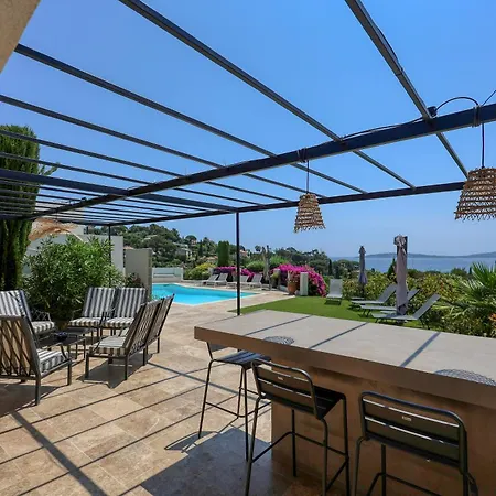 La Chantyviere Villa vue Exceptionnelle 180 degrés sur Golf Tropez, accès plage privée Sainte-Maxime