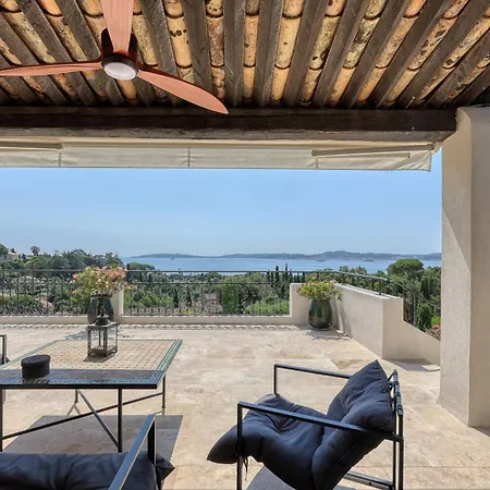 La Chantyviere Villa vue Exceptionnelle 180 degrés sur Golf Tropez, accès plage privée Villa