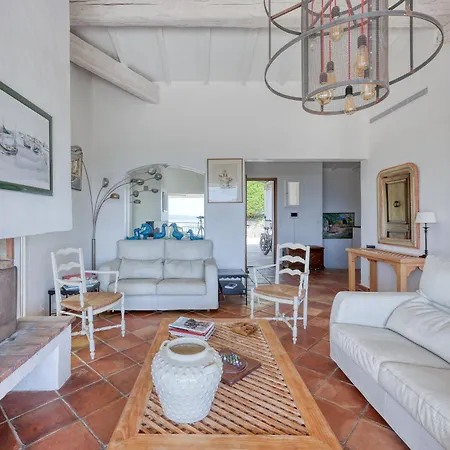 Villa La Chantyviere Villa vue Exceptionnelle 180 degrés sur Golf Tropez, accès plage privée