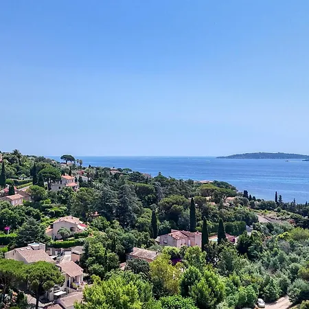 La Chantyviere Villa vue Exceptionnelle 180 degrés sur Golf Tropez, accès plage privée Sainte-Maxime