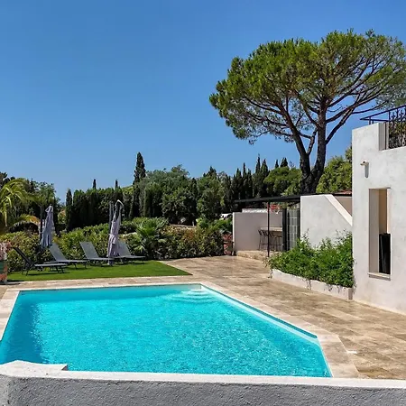 Villa La Chantyviere Villa vue Exceptionnelle 180 degrés sur Golf Tropez, accès plage privée