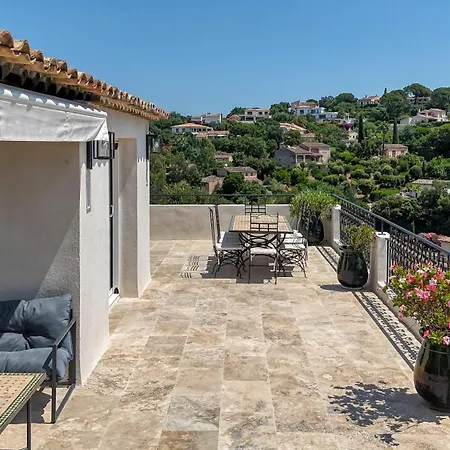 Villa La Chantyviere Villa vue Exceptionnelle 180 degrés sur Golf Tropez, accès plage privée *