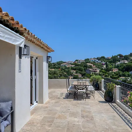 La Chantyviere Villa vue Exceptionnelle 180 degrés sur Golf Tropez, accès plage privée Villa Sainte-Maxime
