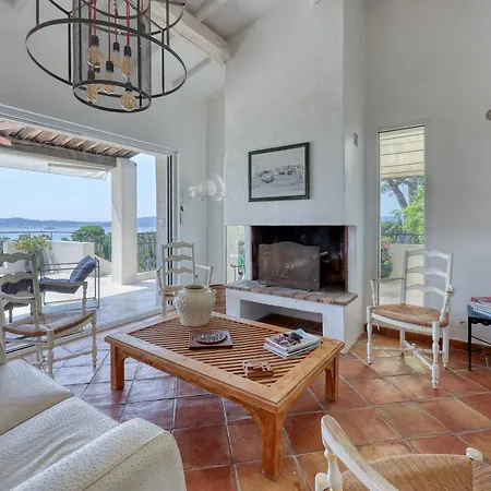 La Chantyviere Villa vue Exceptionnelle 180 degrés sur Golf Tropez, accès plage privée *