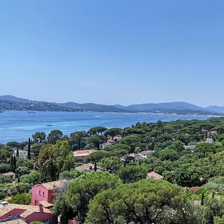 La Chantyviere Villa vue Exceptionnelle 180 degrés sur Golf Tropez, accès plage privée Sainte-Maxime