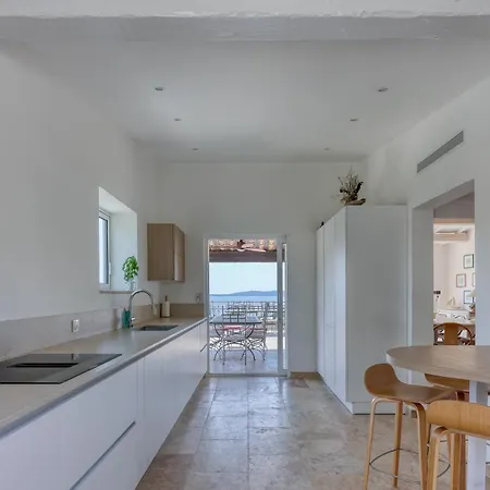 La Chantyviere Villa vue Exceptionnelle 180 degrés sur Golf Tropez, accès plage privée Villa