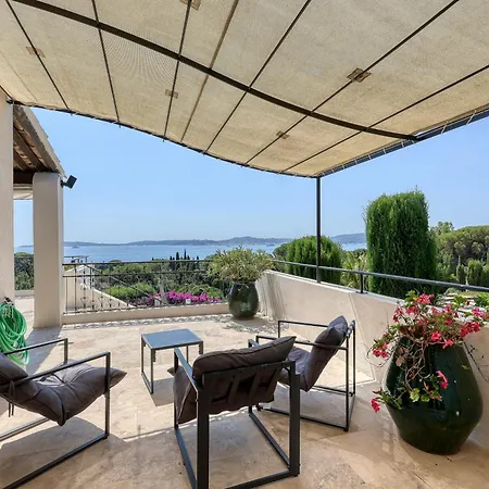 La Chantyviere Villa vue Exceptionnelle 180 degrés sur Golf Tropez, accès plage privée *