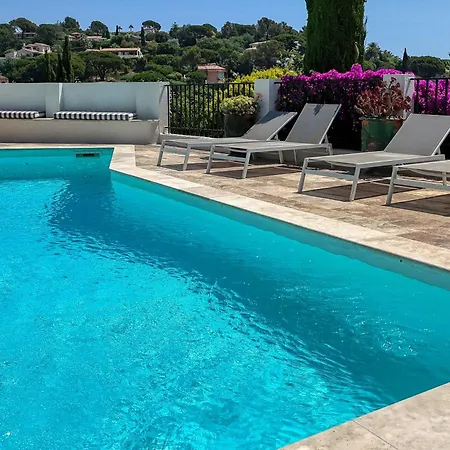 La Chantyviere Villa vue Exceptionnelle 180 degrés sur Golf Tropez, accès plage privée Sainte-Maxime