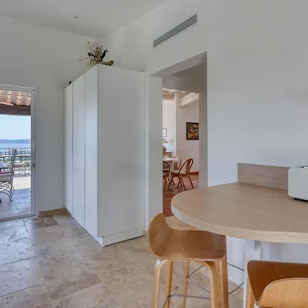 La Chantyviere Villa vue Exceptionnelle 180 degrés sur Golf Tropez, accès plage privée Villa