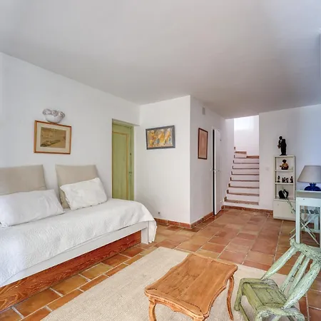 Villa La Chantyviere Villa vue Exceptionnelle 180 degrés sur Golf Tropez, accès plage privée *