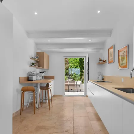 La Chantyviere Villa vue Exceptionnelle 180 degrés sur Golf Tropez, accès plage privée Villa