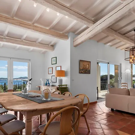 La Chantyviere Villa vue Exceptionnelle 180 degrés sur Golf Tropez, accès plage privée Villa